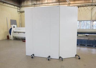 Hörnanpassad skärmvägg